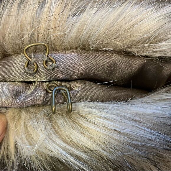 Eddie Bauer faux fur vegan brown tan hook closure fall winter vest size Medium - Picture 8 of 10